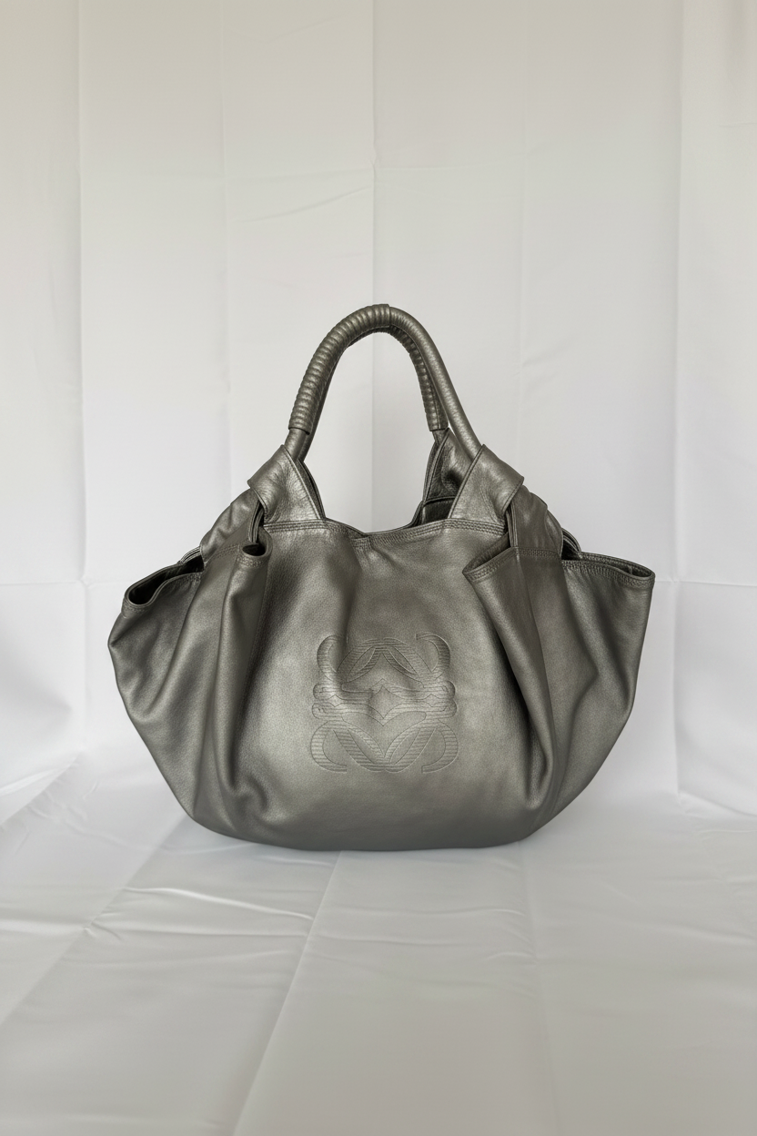 Loewe Nappa Aire fondo gris neutro